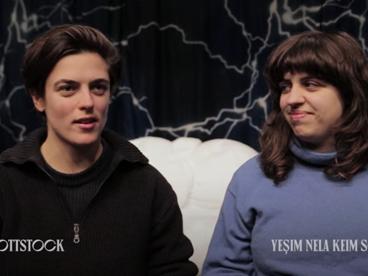 Das Bild zeigt die Regisseurinnen Lisa Pottstock und Yesim Nela Keim Schaub