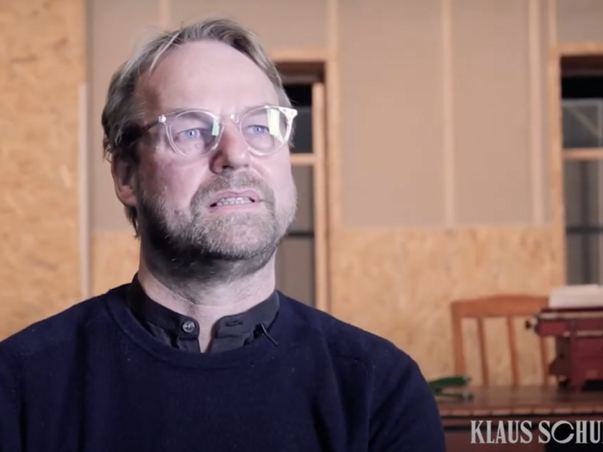 Das Bild zeigt den Regisseur Klaus Schumacher