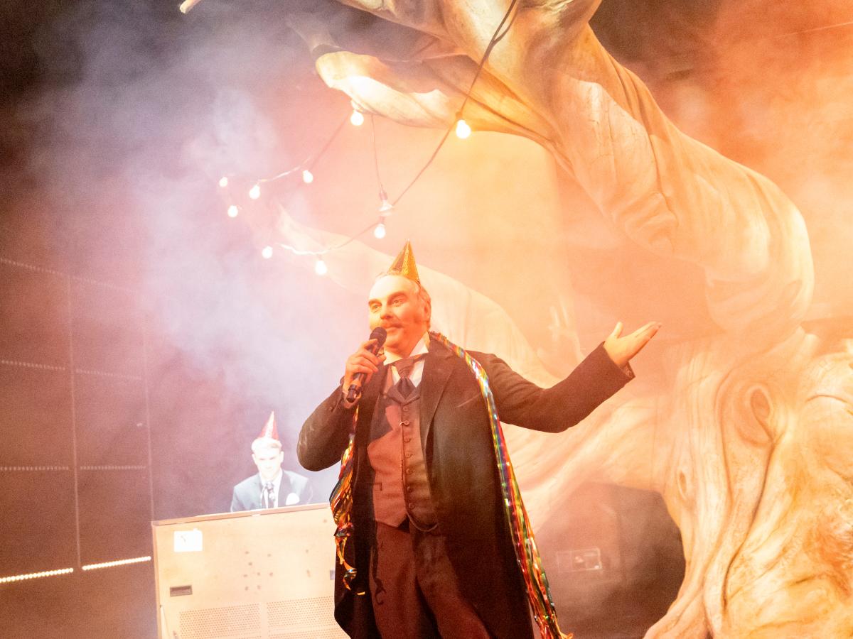 Das Bild zeigt den Schauspieler Hermann Book in seiner Rolle als Vater von Romeo